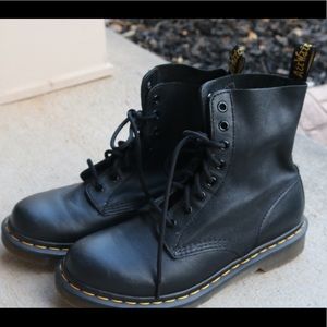 Barely worn doc martens women’s US 8